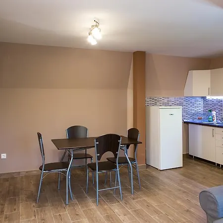 Negy Evszak Apartmanhaz Mezokovesd Room photo